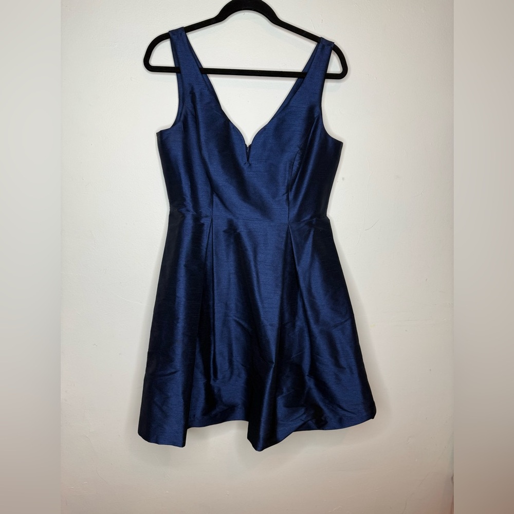 Donna Morgan Navy Taffeta Fit & Flare Dress | Size 10 | Elegant & Architectural